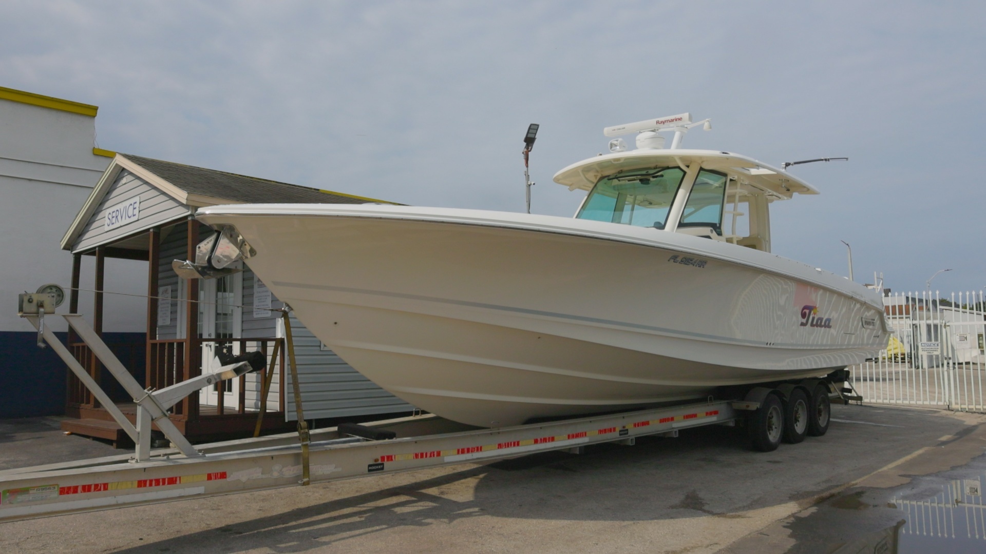 2018 38' Boston Whaler photo