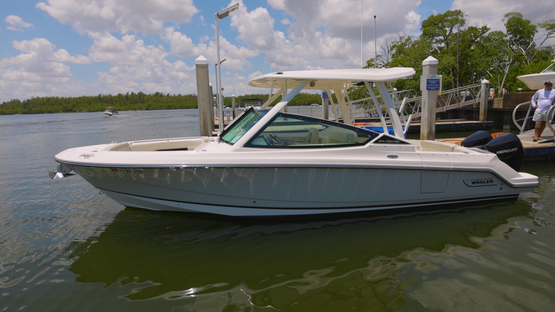 2024 28' Boston Whaler photo