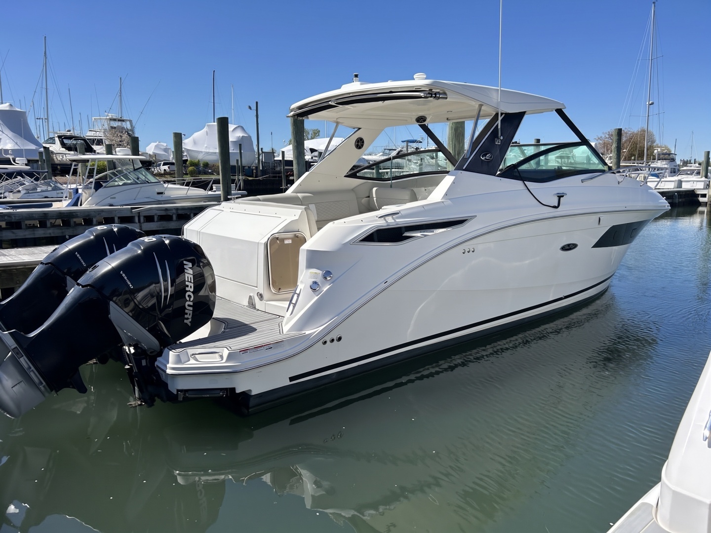 2021 32' Sea Ray photo