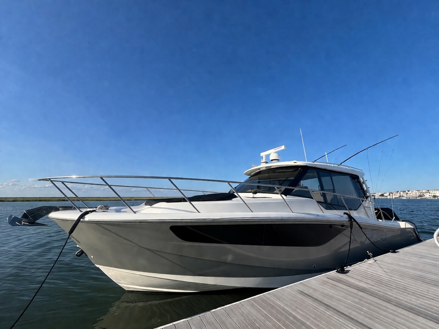 2023 40' Boston Whaler photo
