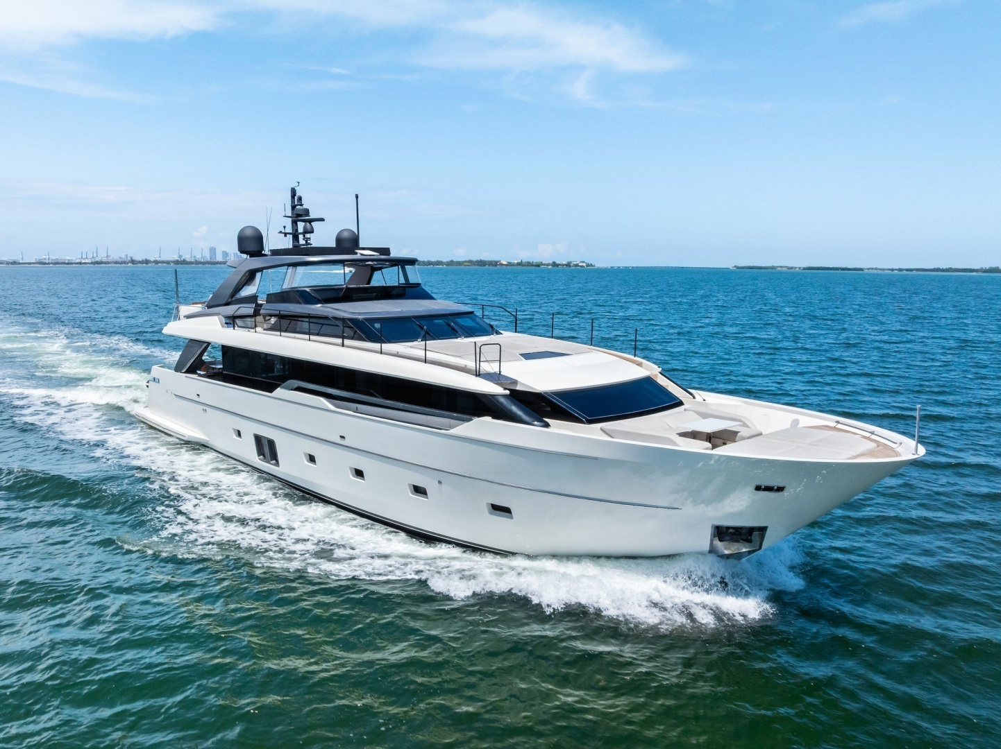 2021 96' Sanlorenzo photo