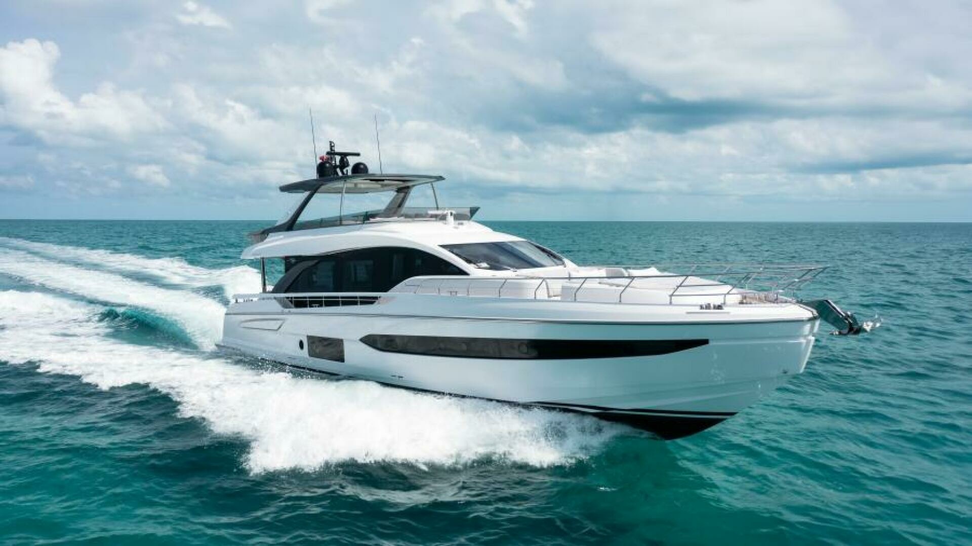 2022 78' Azimut photo