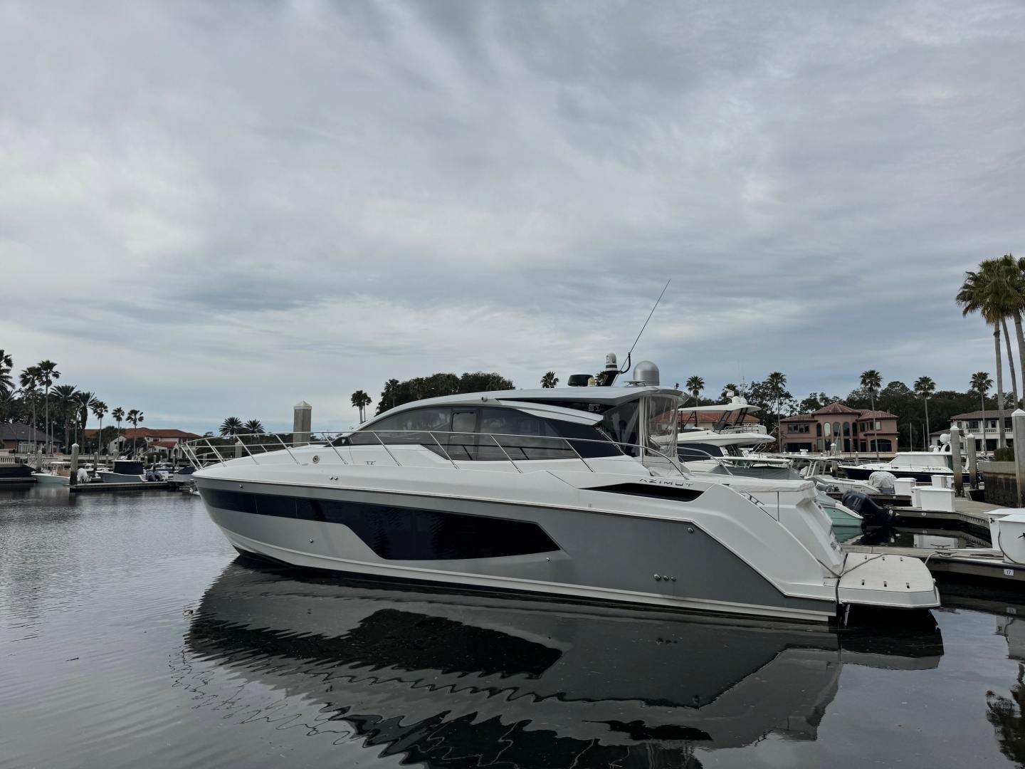 2019 53' Azimut photo