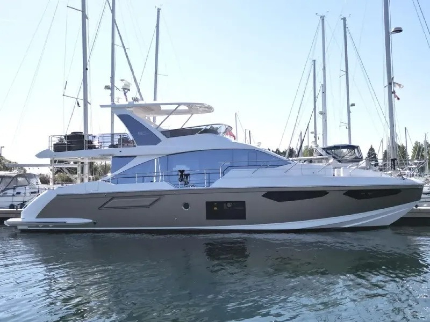 2024 60' Azimut photo