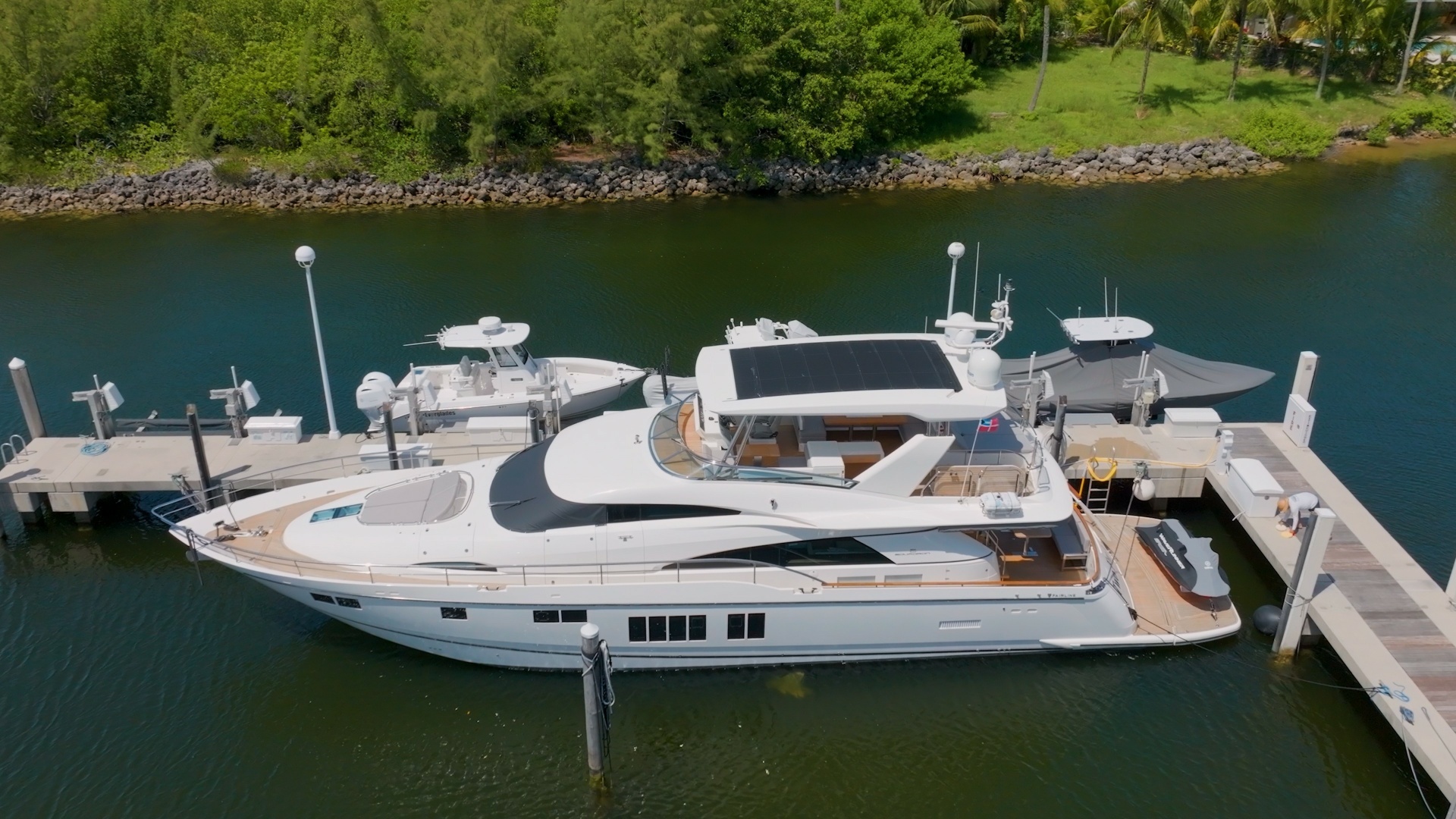 2014 78' Fairline photo