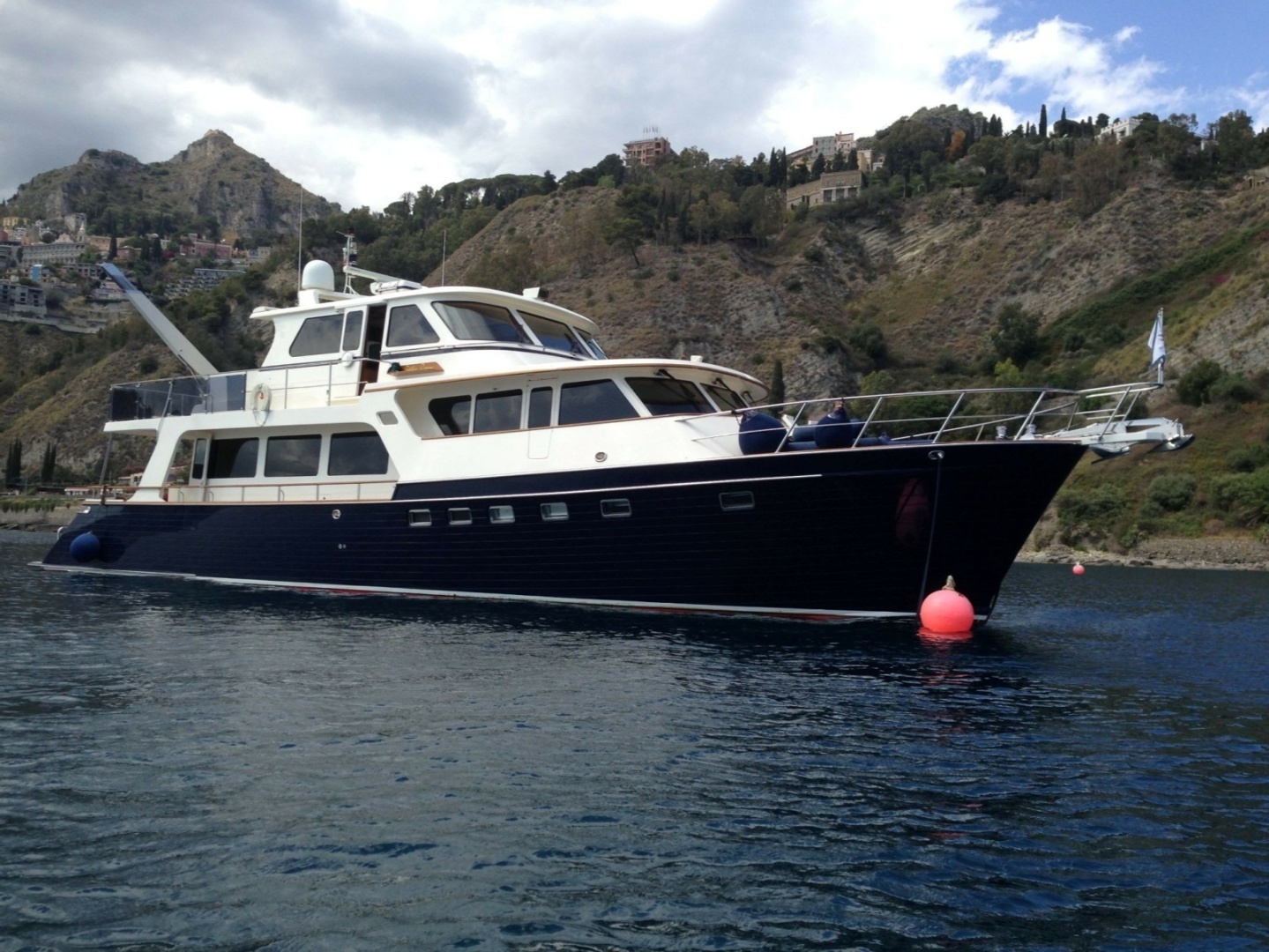 2010 77' Marlow photo