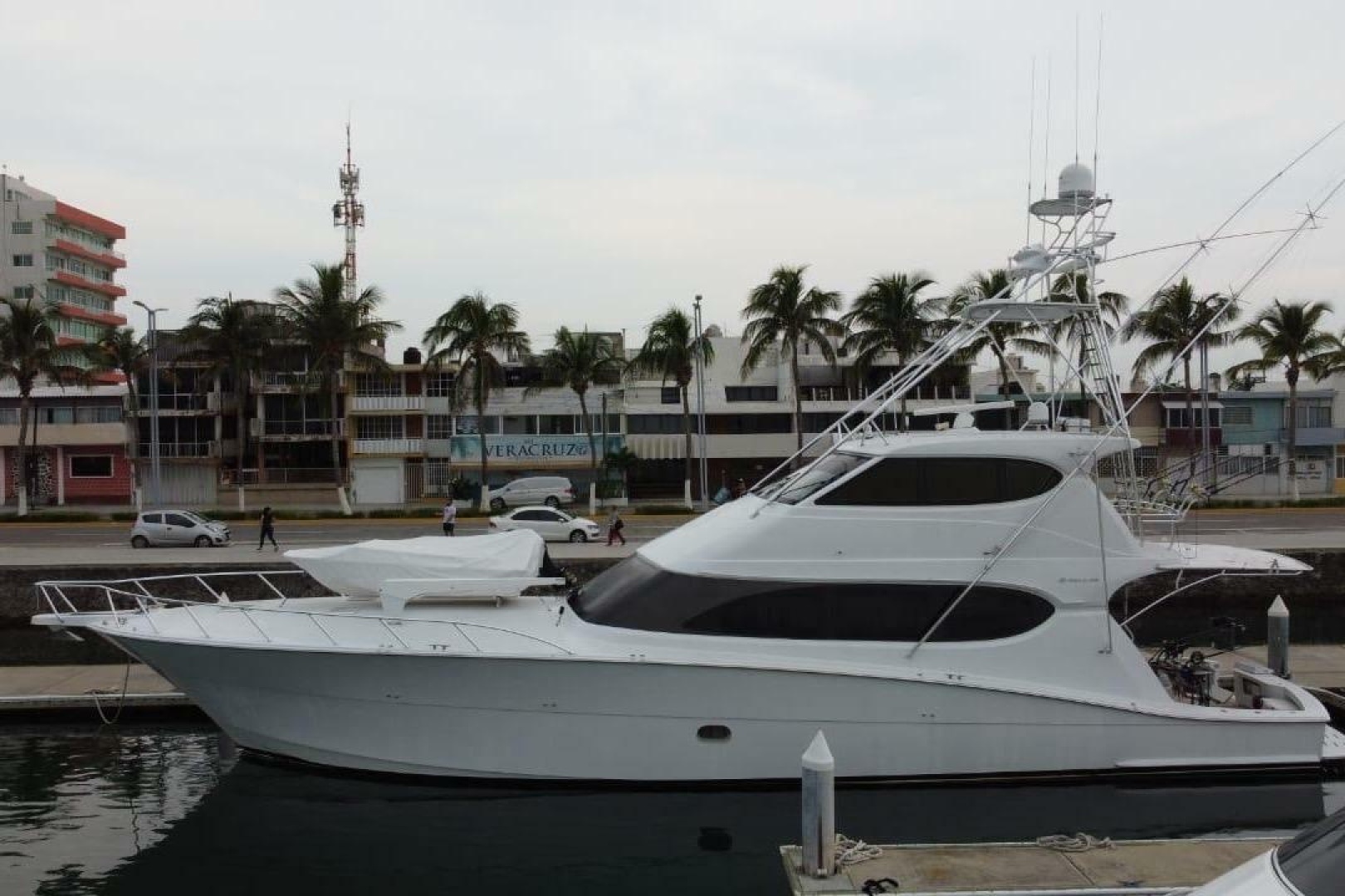 2007 77' Hatteras photo
