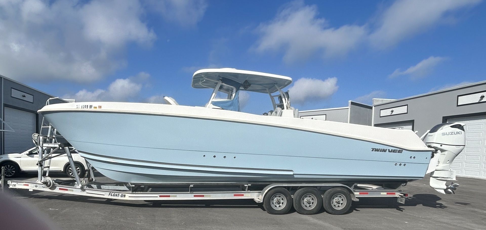2023 34' Twin Vee photo