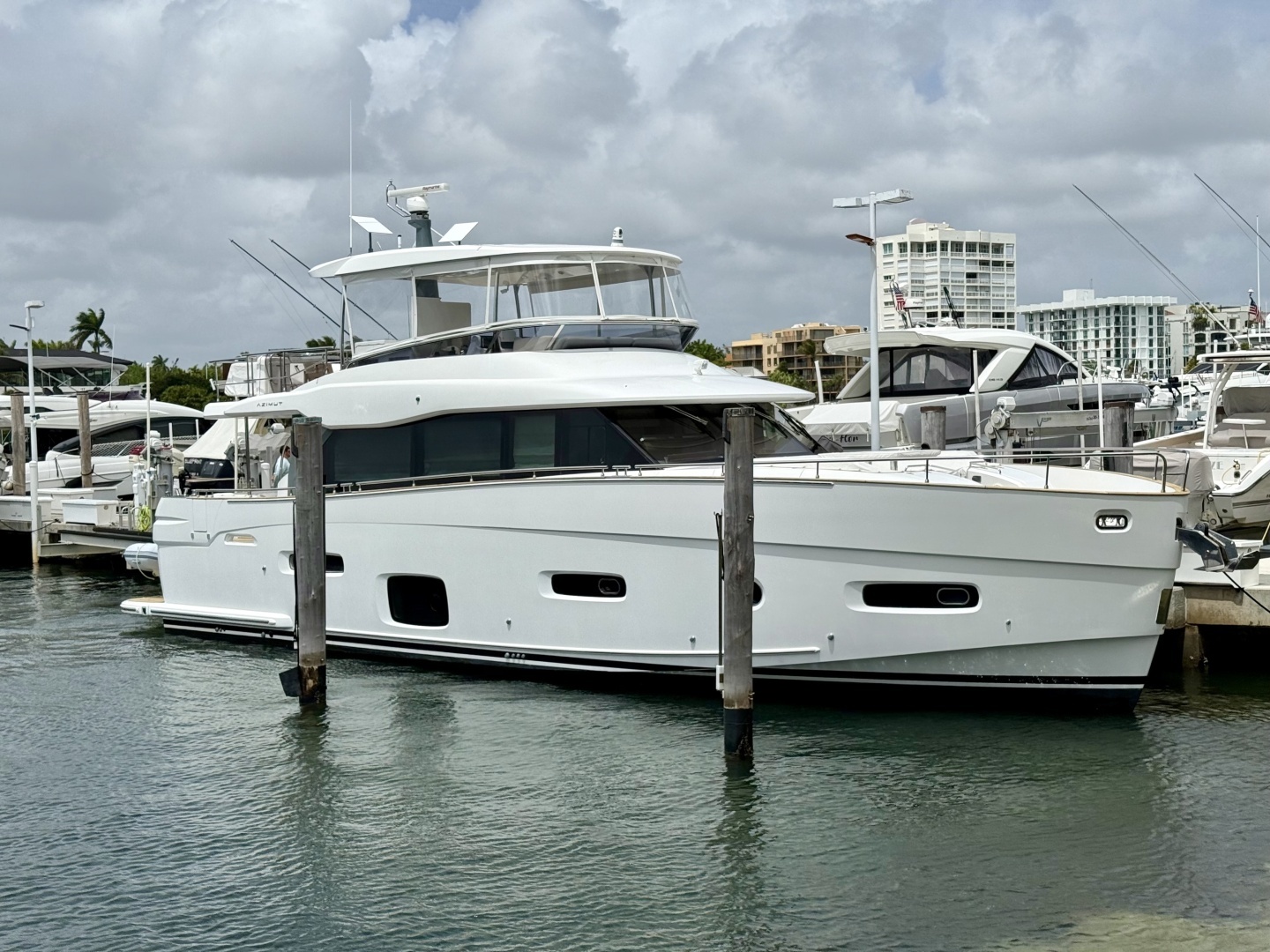 2020 66' Azimut photo