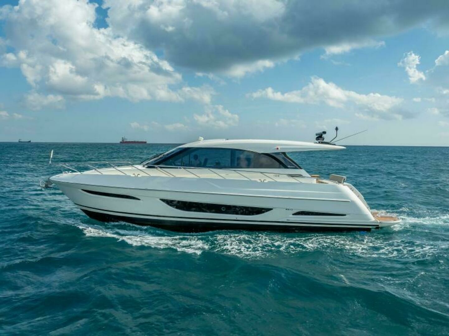2021 50' Maritimo photo