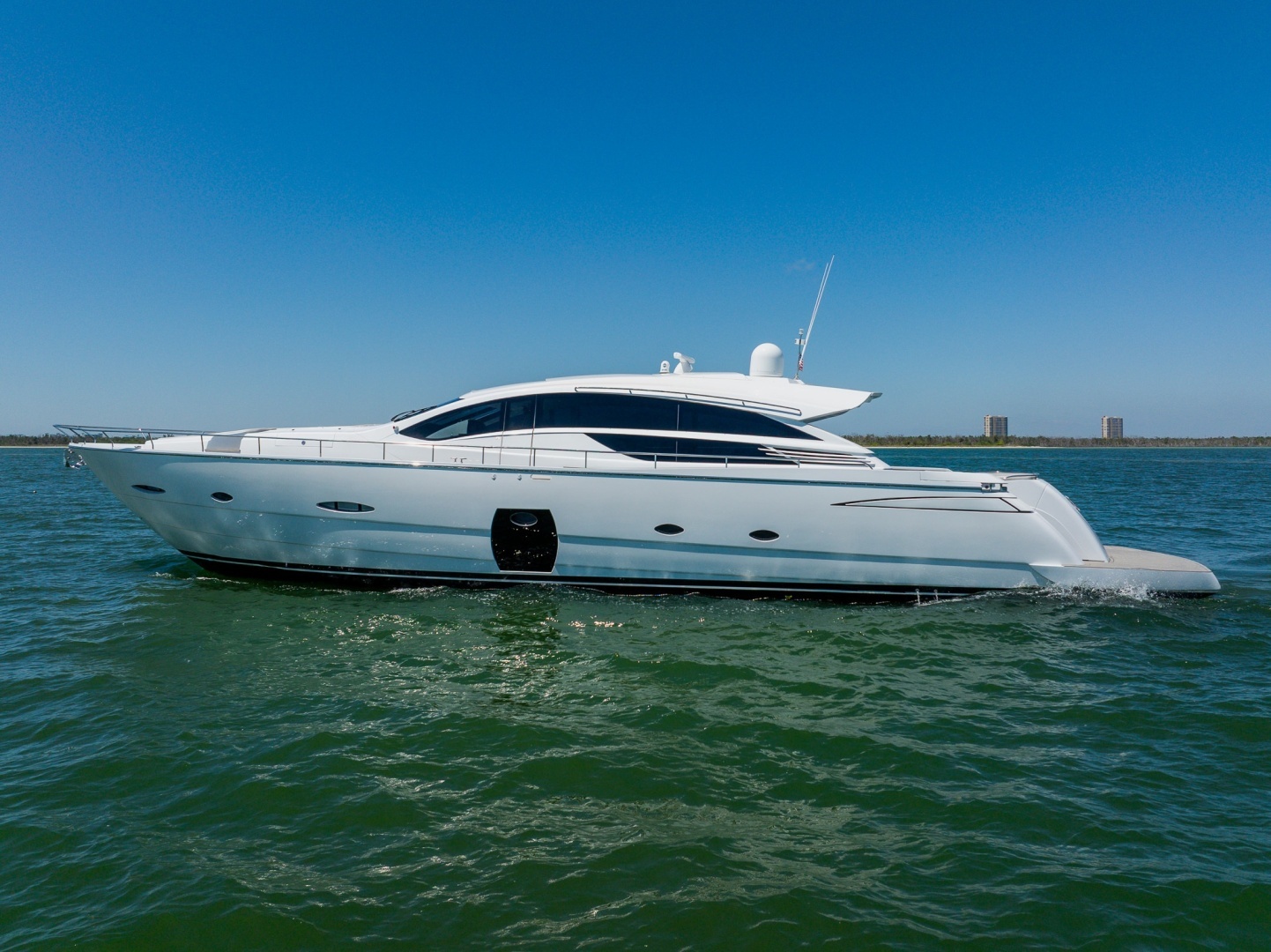 2010 80' Pershing photo