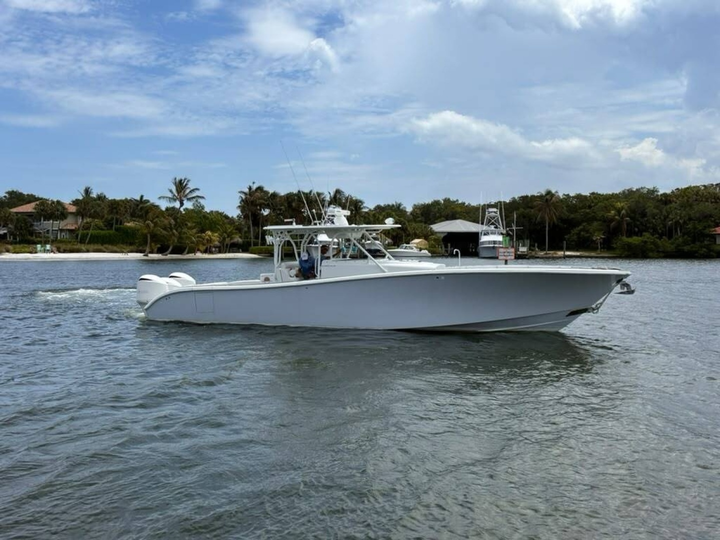 2014 42' Yellowfin photo