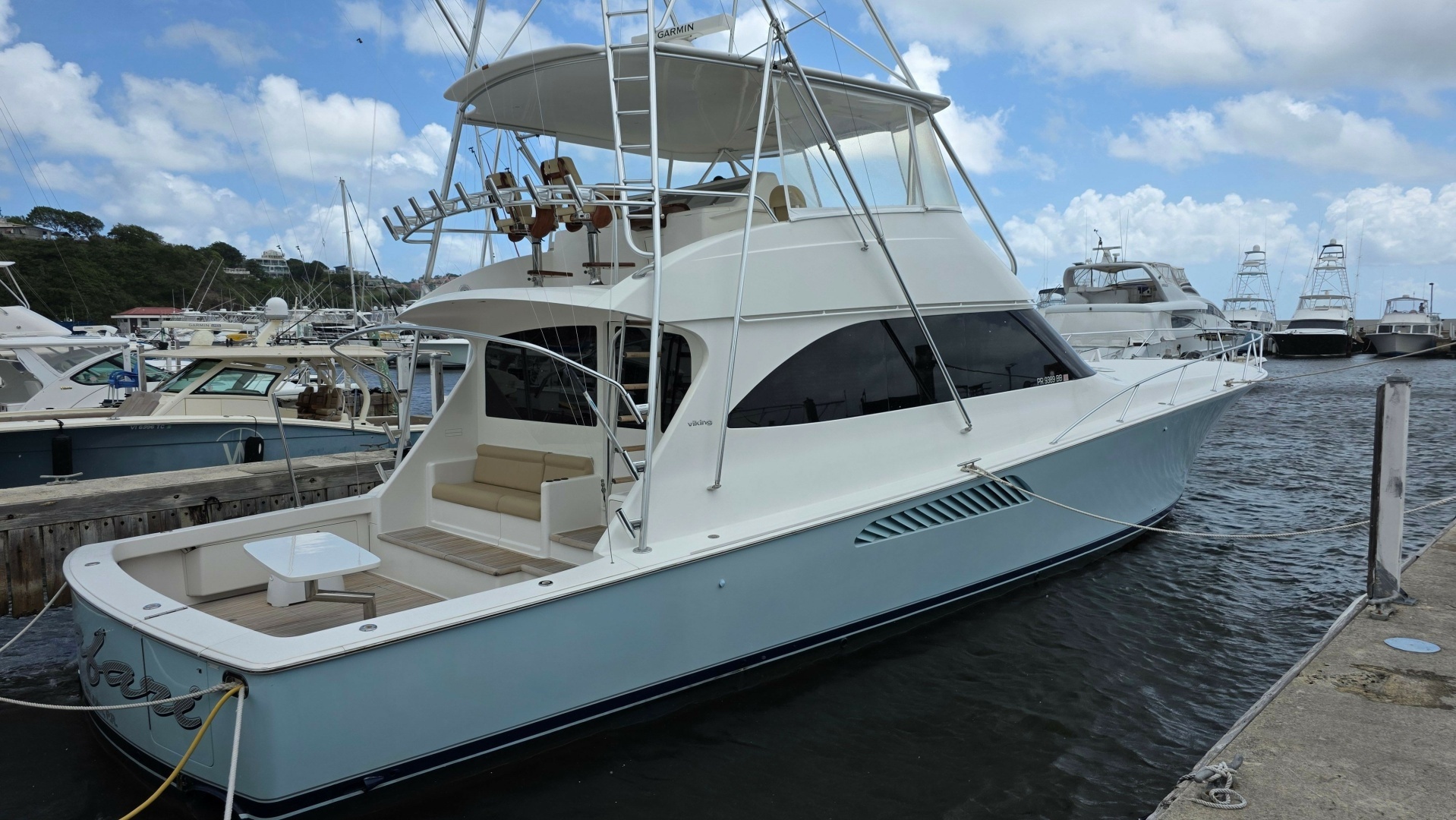 2010 64' Viking photo