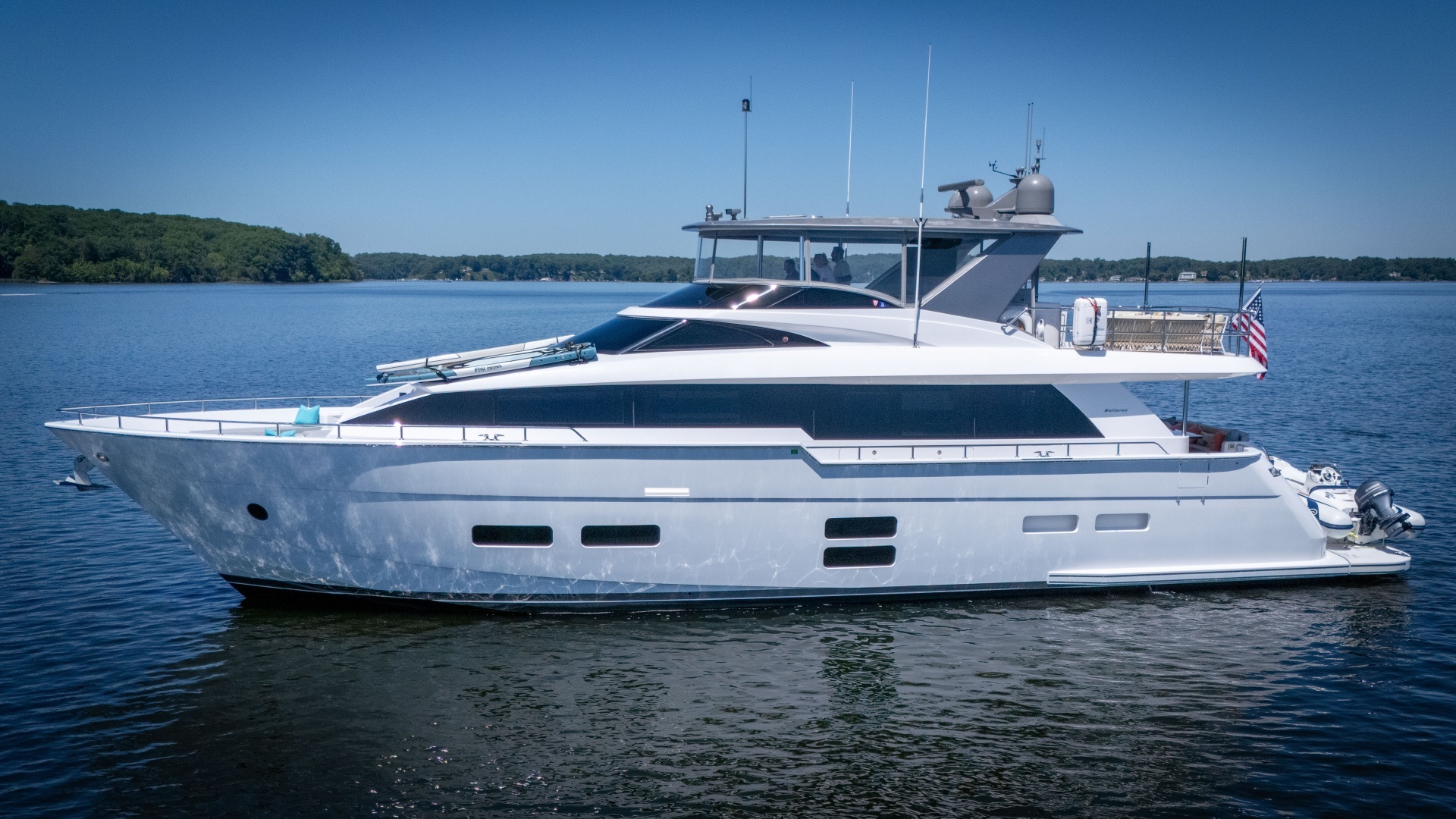 2021 75' Hatteras photo