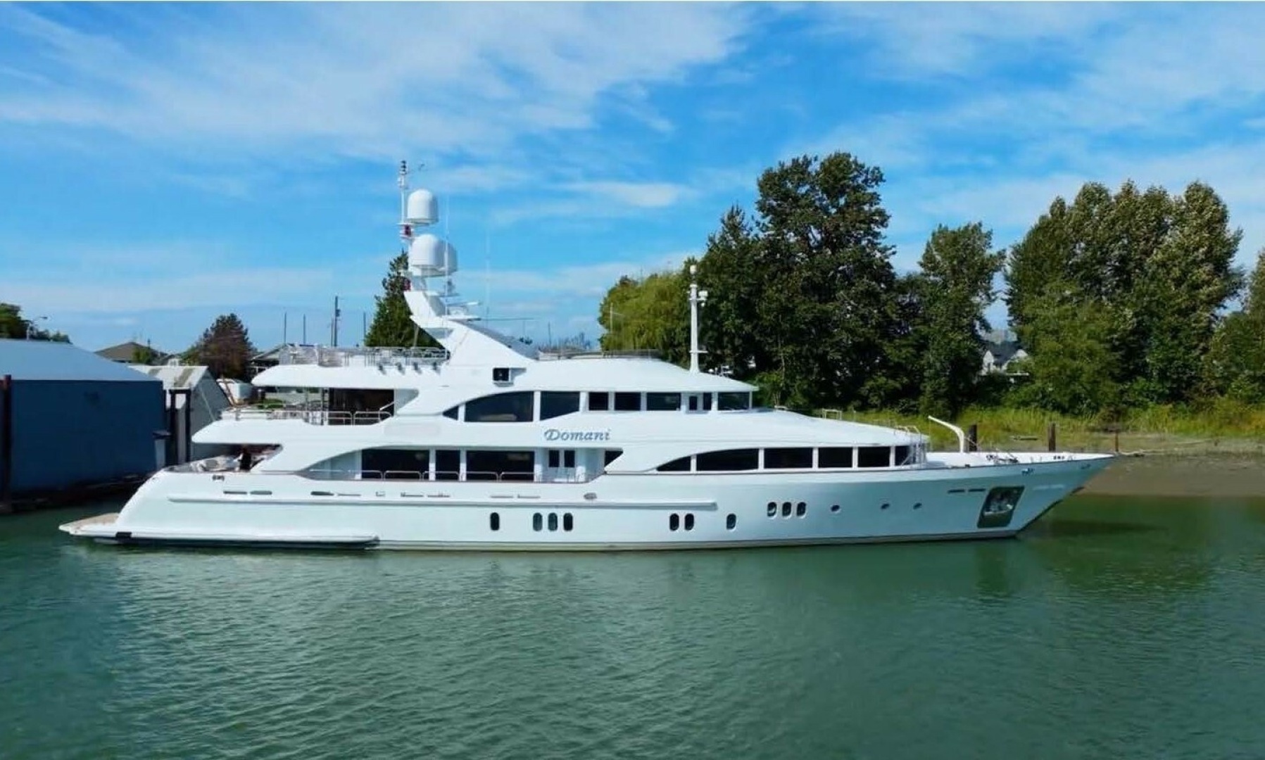 2004 145' Benetti photo