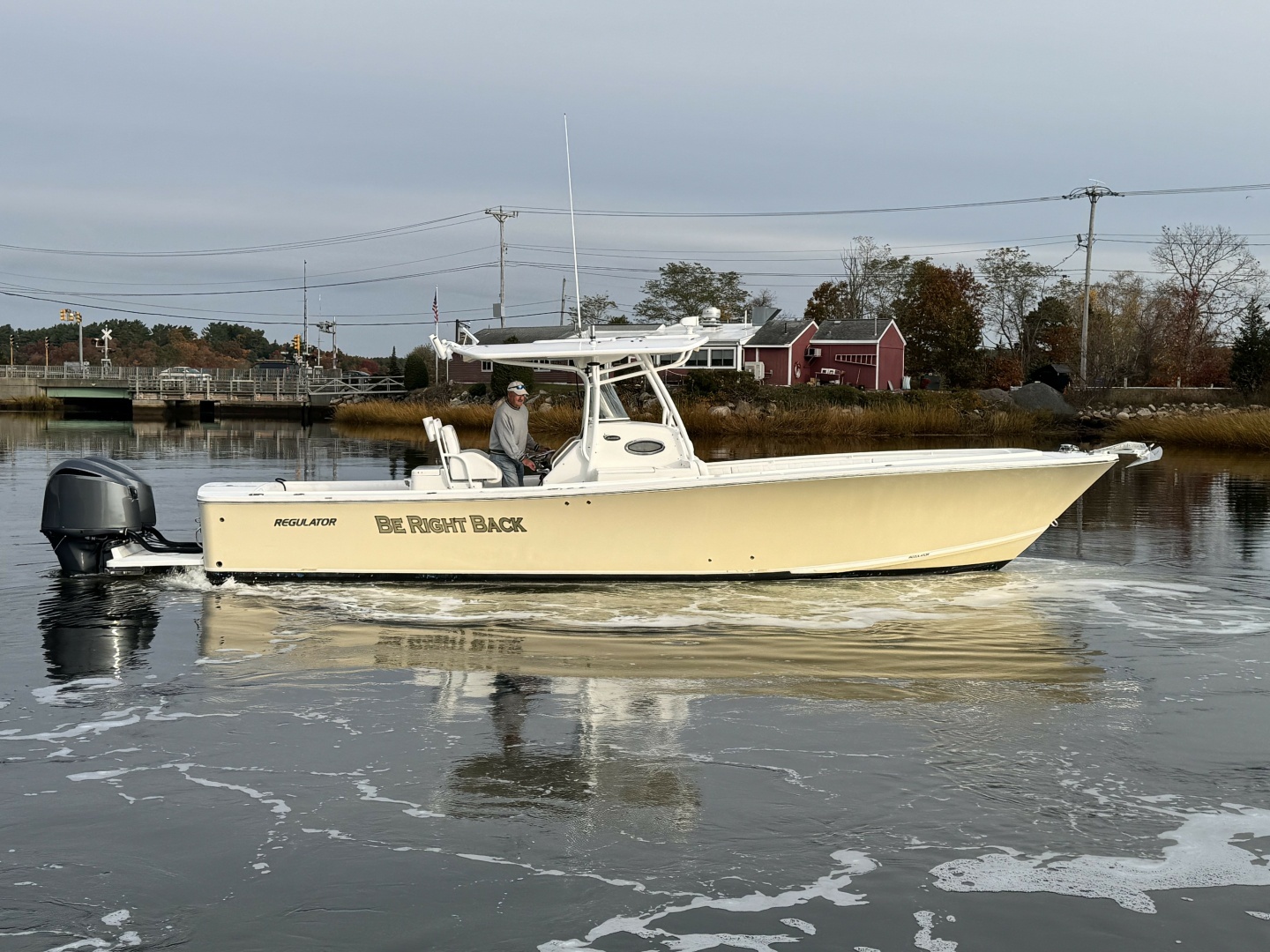 2012 34' Regulator photo