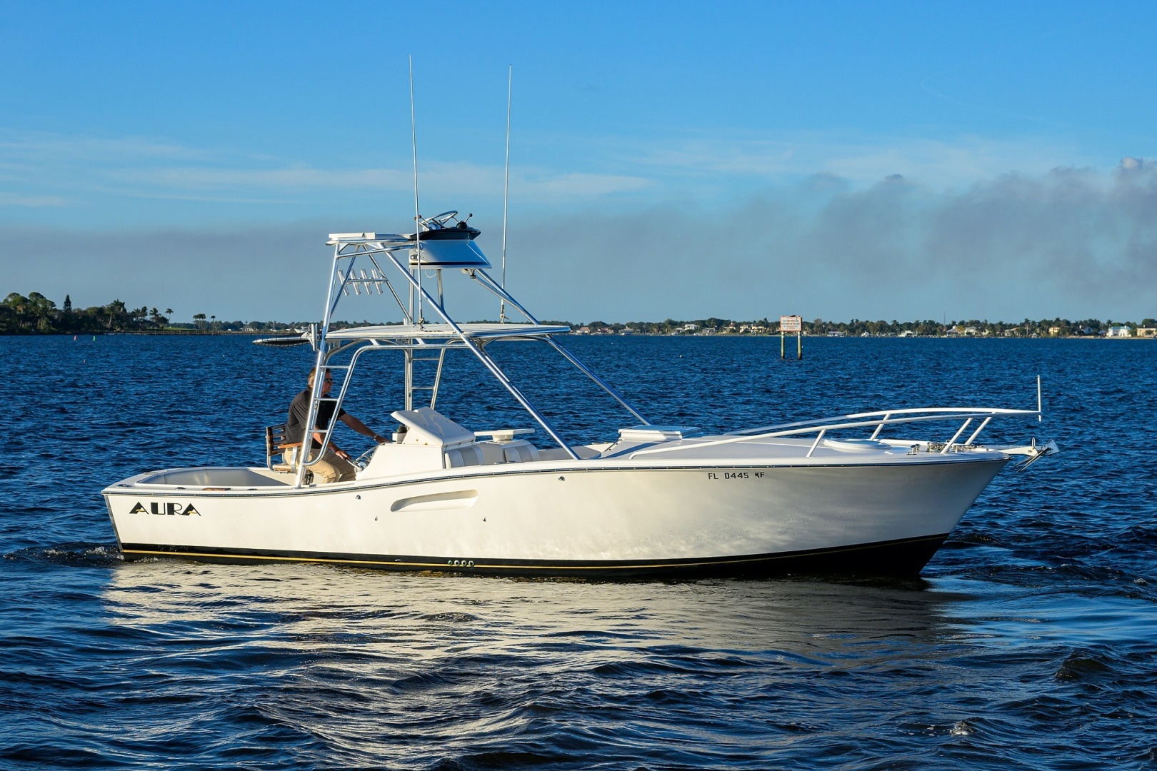 1998 28' Lazzara Yachts photo