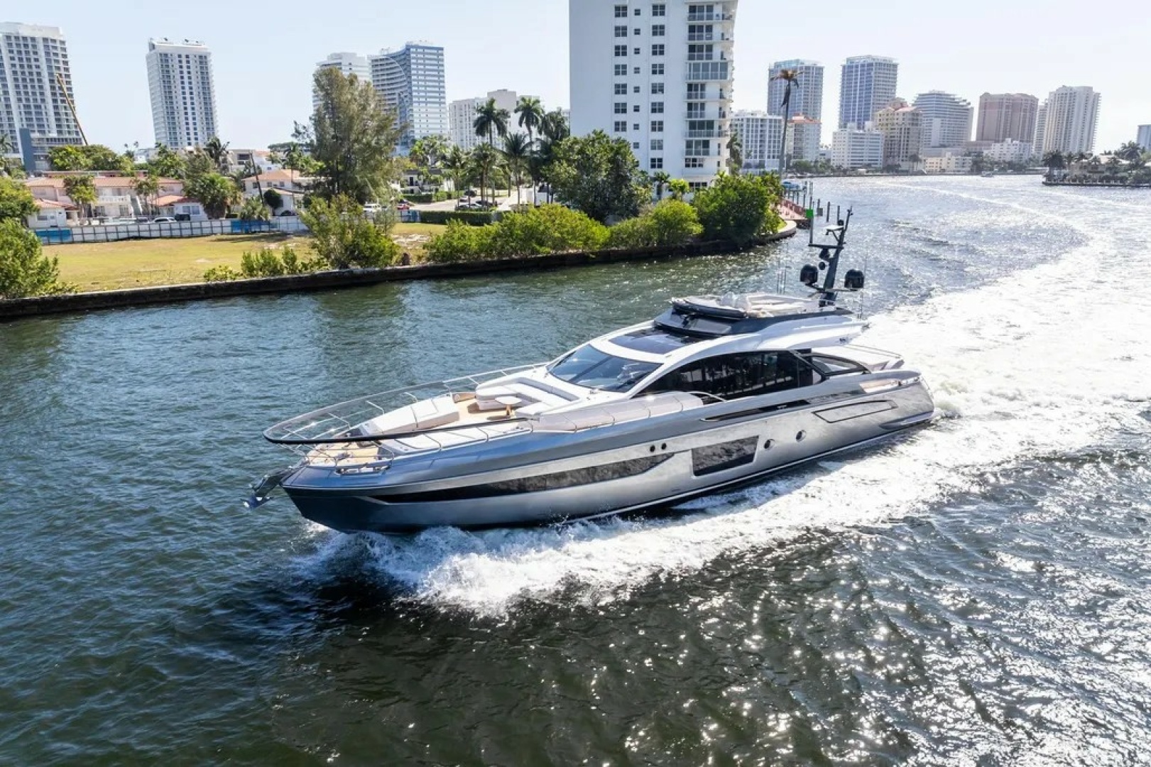 2024 80' Azimut photo