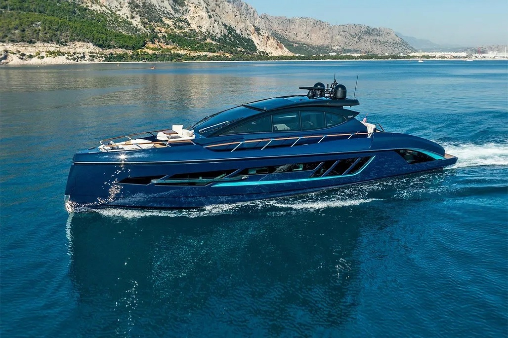 2023 67' Lazzara Yachts photo