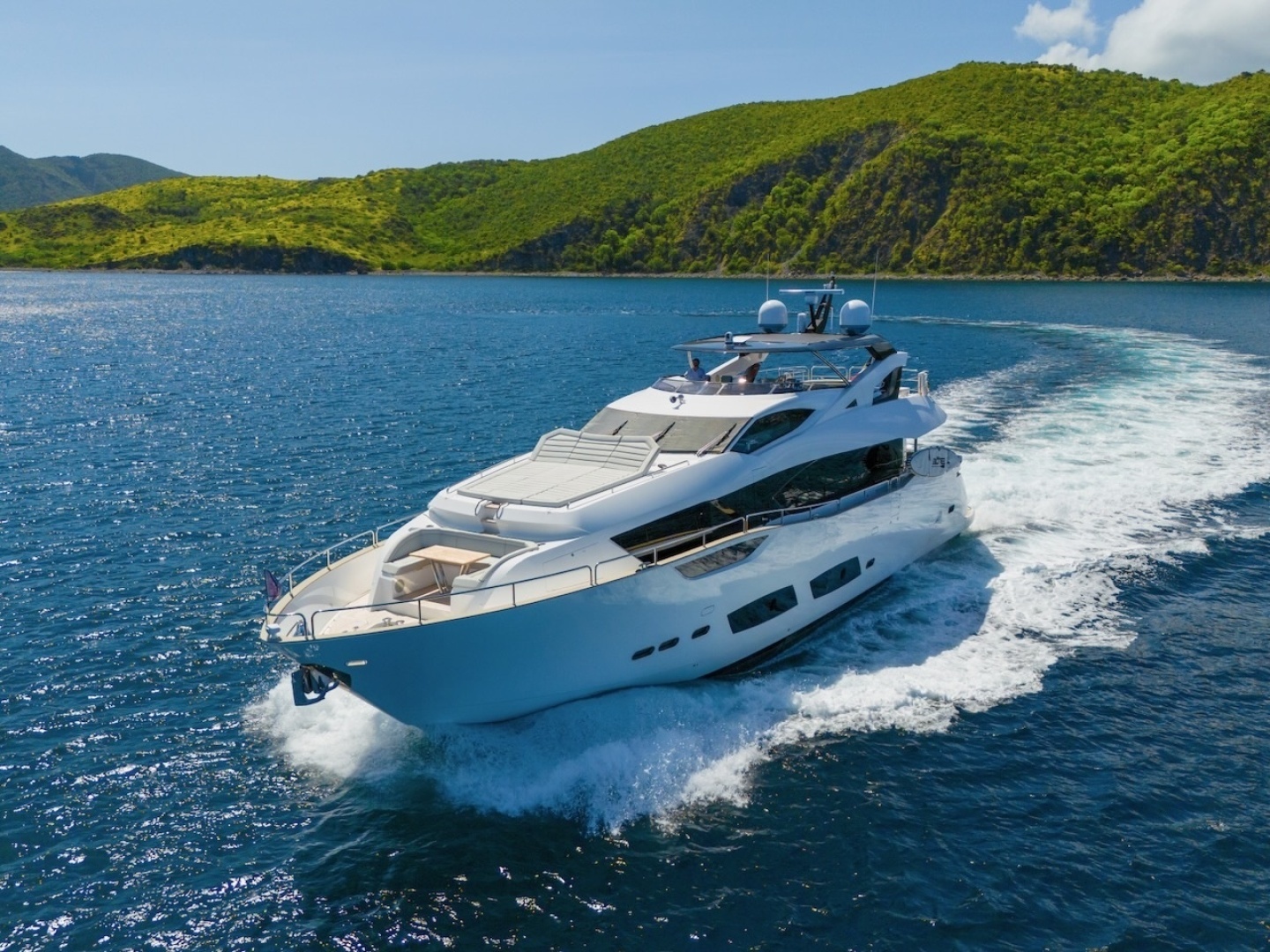 2024 95' Sunseeker photo