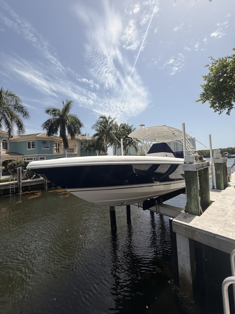 2016 32' Intrepid photo