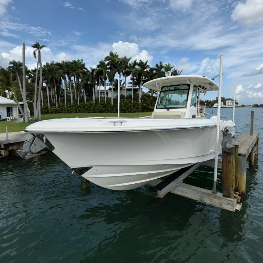 2020 33' Boston Whaler photo
