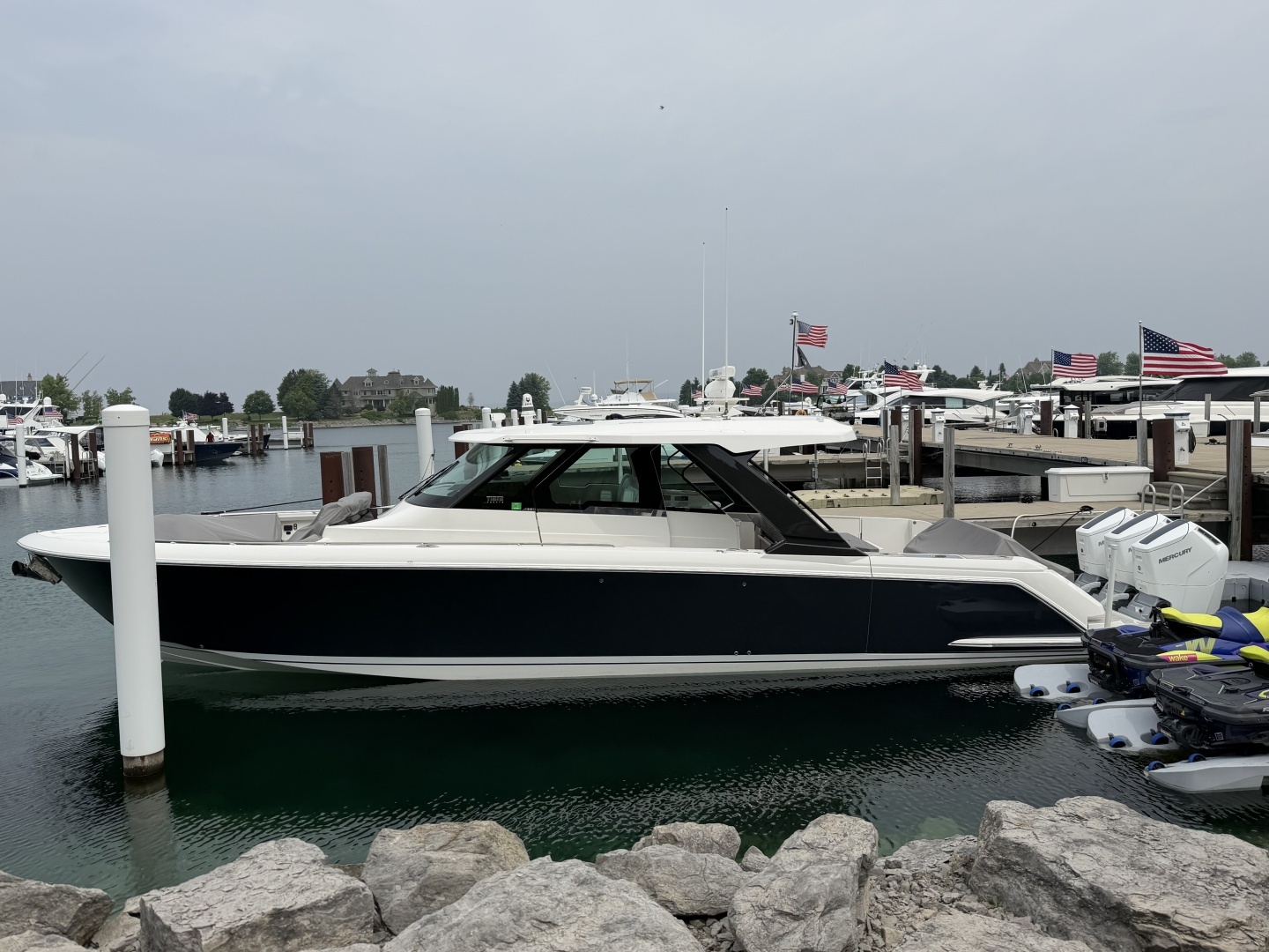 2026 48' Tiara Yachts photo