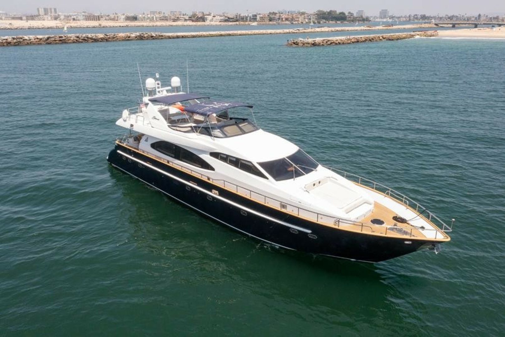 2000 85' Azimut photo