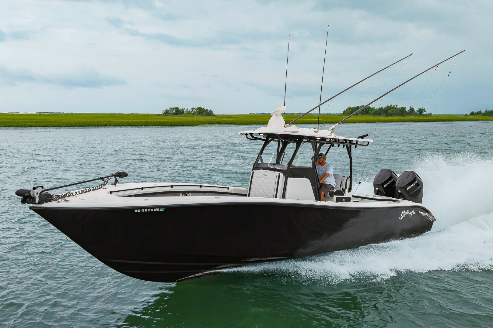 2025 32' Yellowfin photo