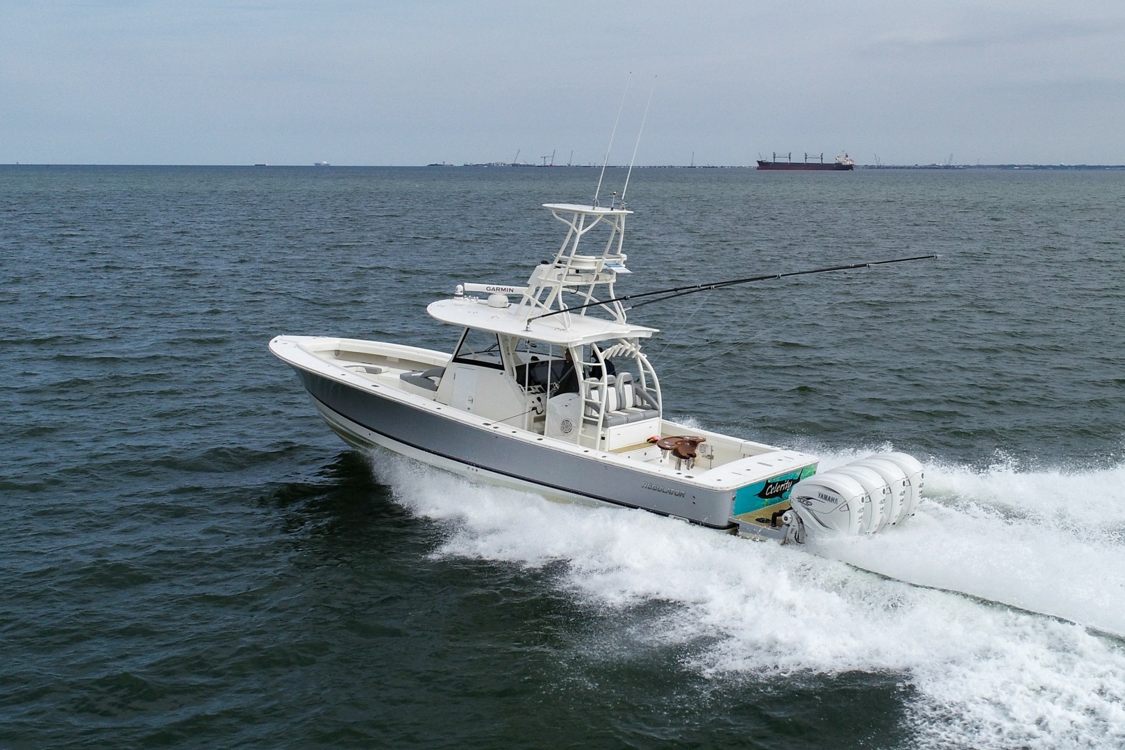 2019 41' Regulator photo