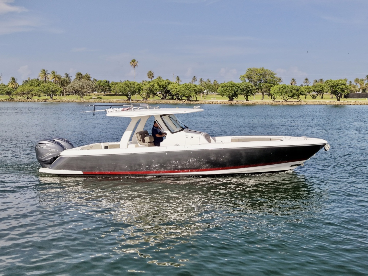 2019 34' Intrepid photo