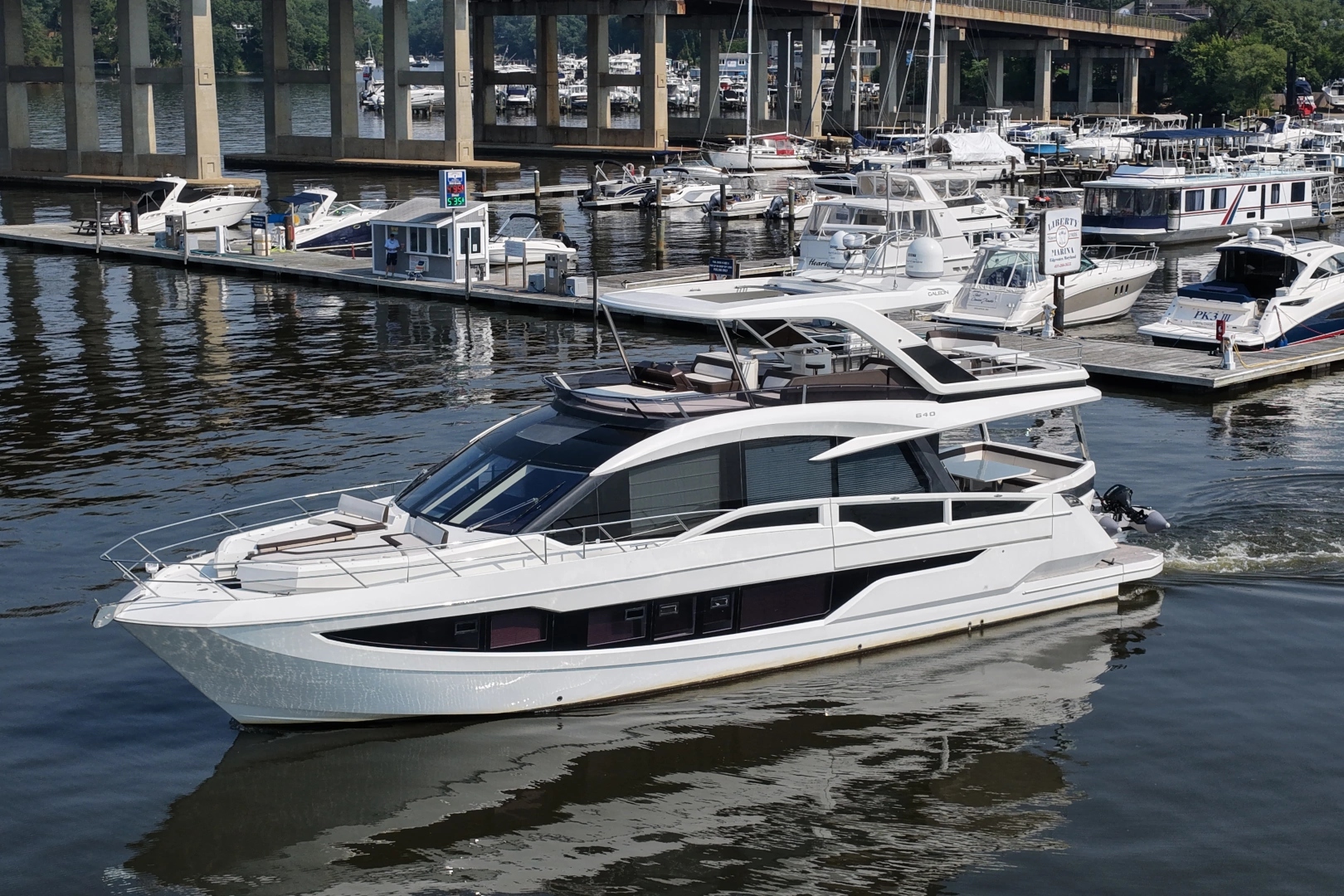 2018 68' Galeon photo