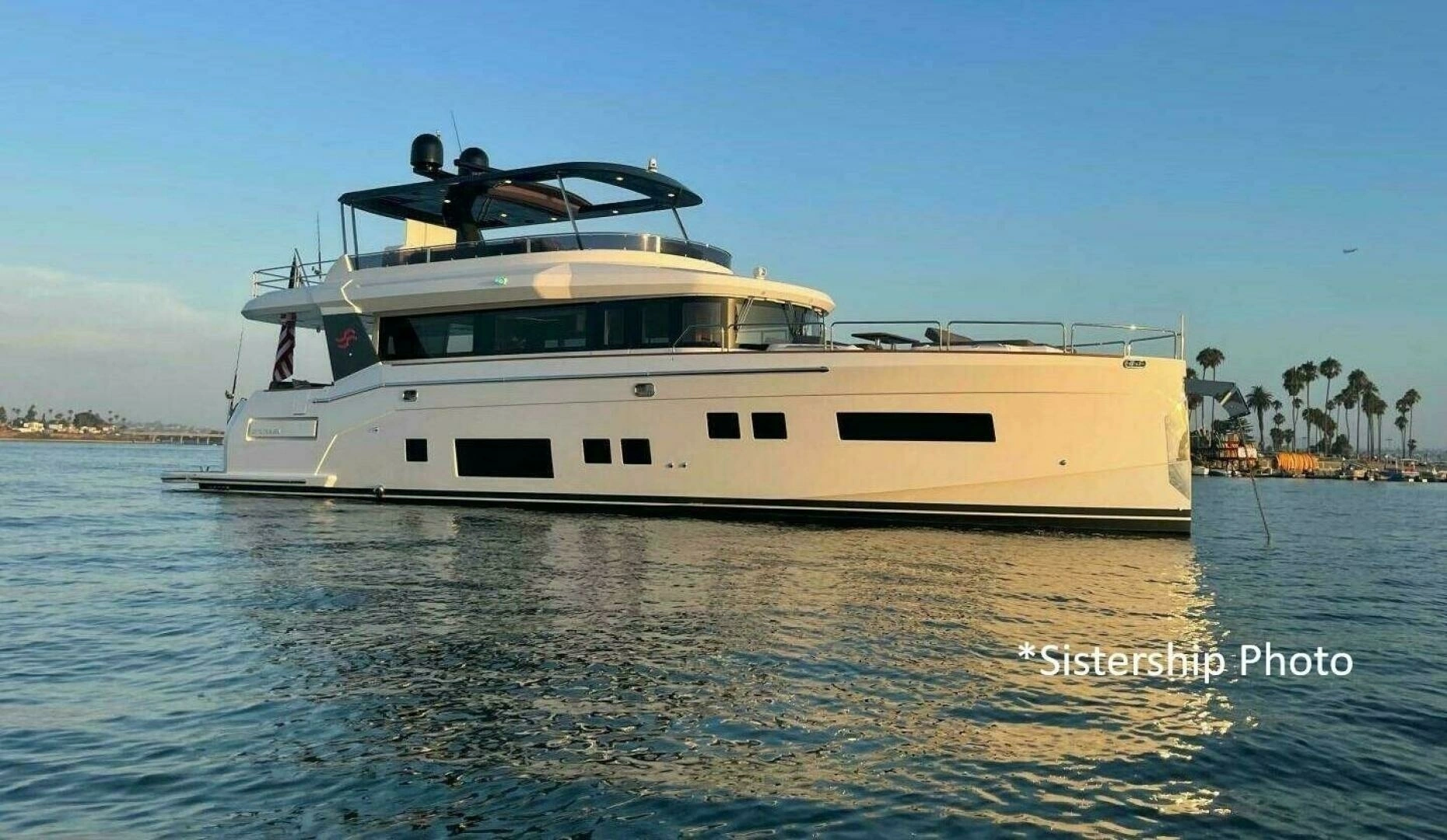 2021 64' Sirena photo