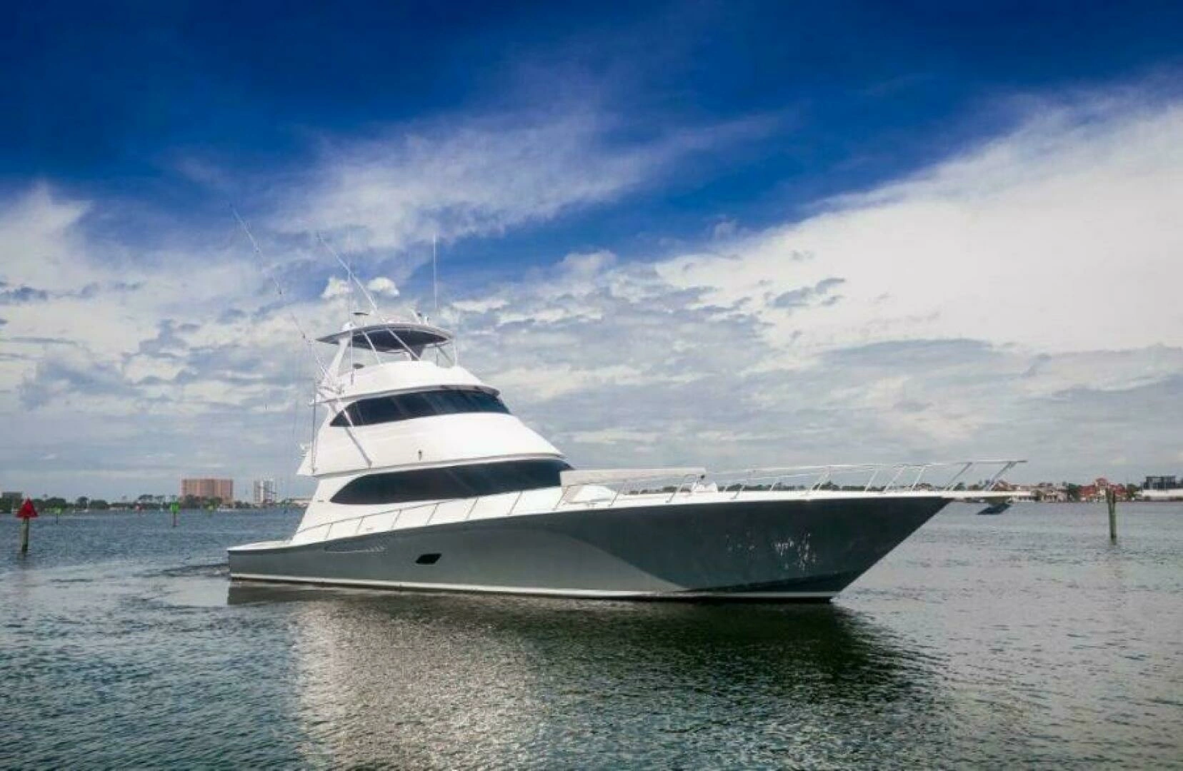 2012 76' Viking photo
