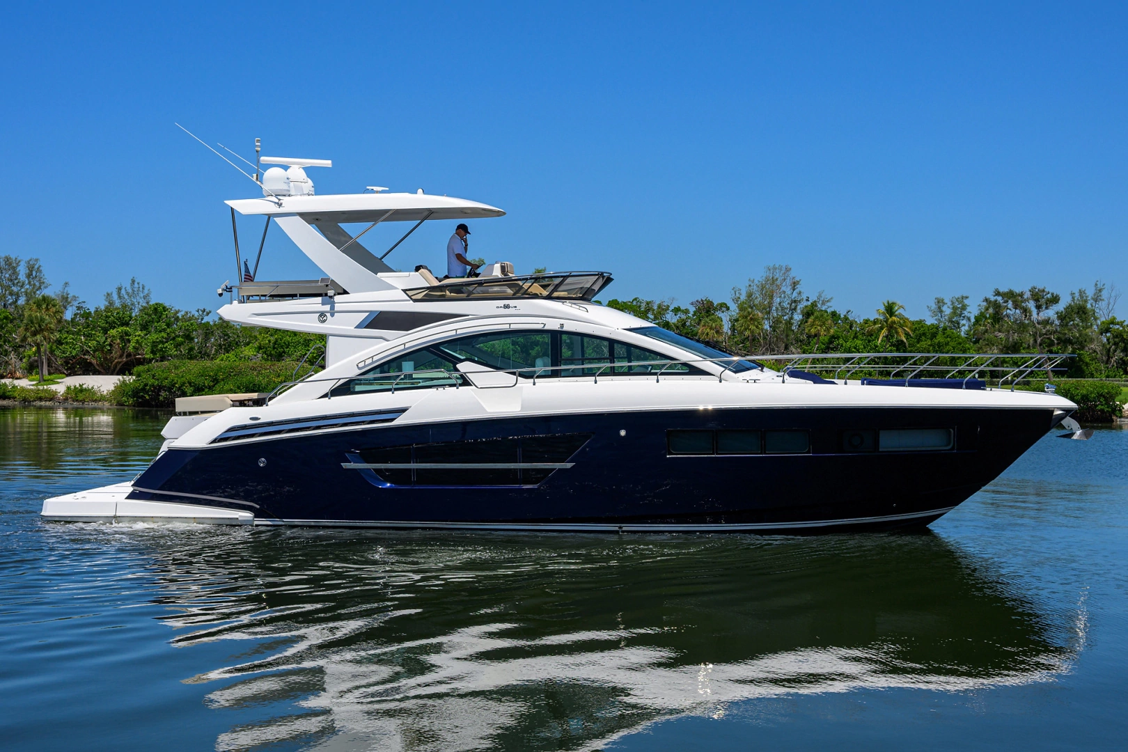 2018 60' Cruisers Yachts photo