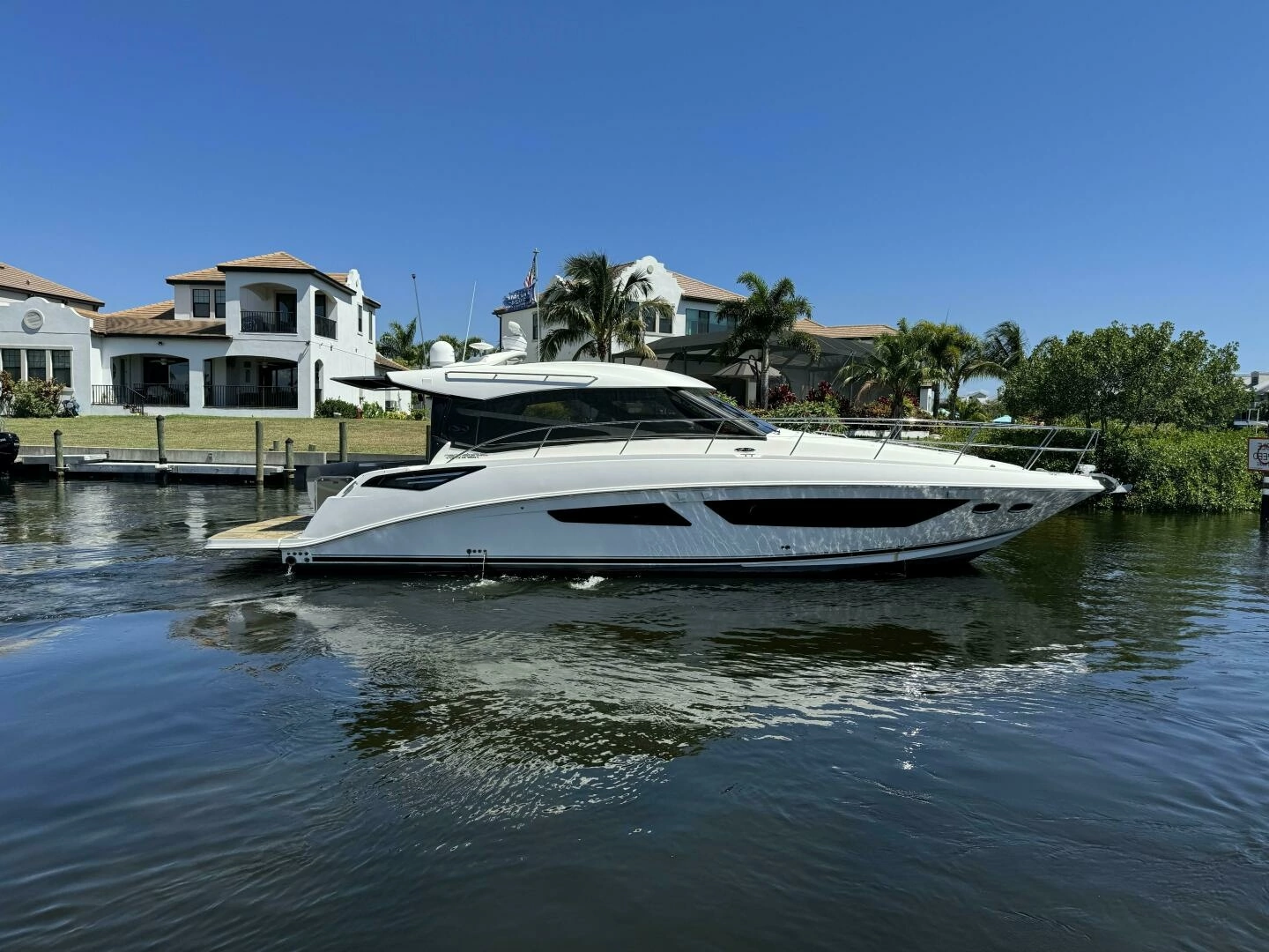 2016 47' Sea Ray photo