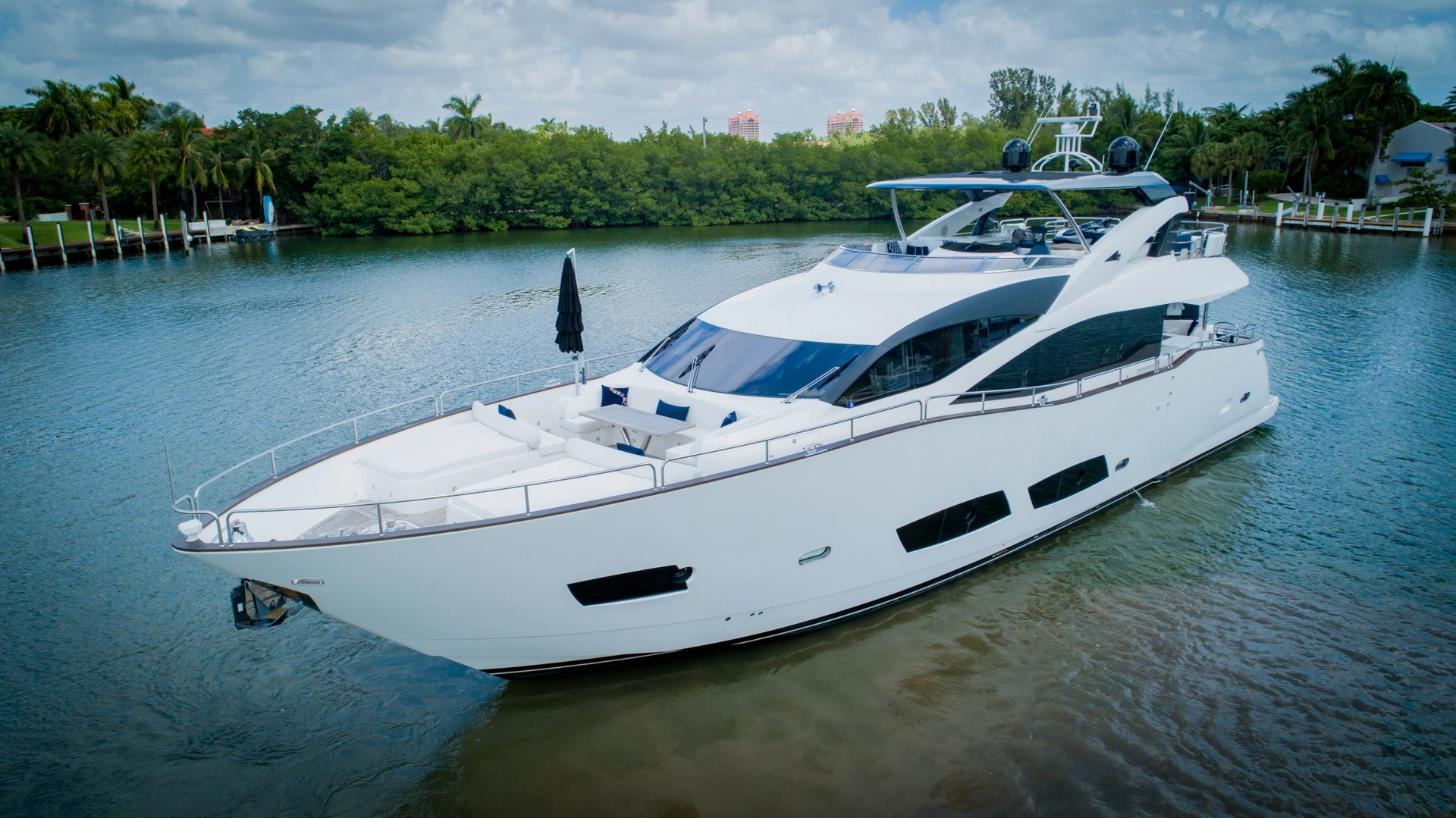 2015 92' Sunseeker photo