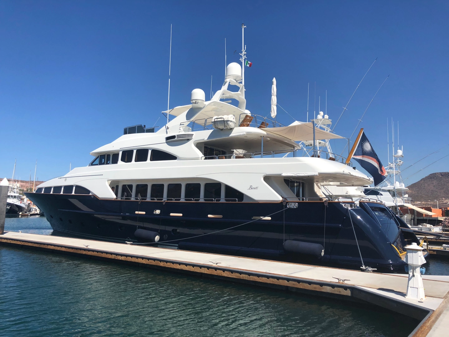2004 115' Benetti photo