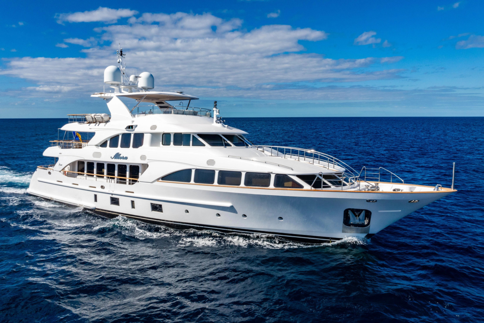 2011 121' Benetti photo