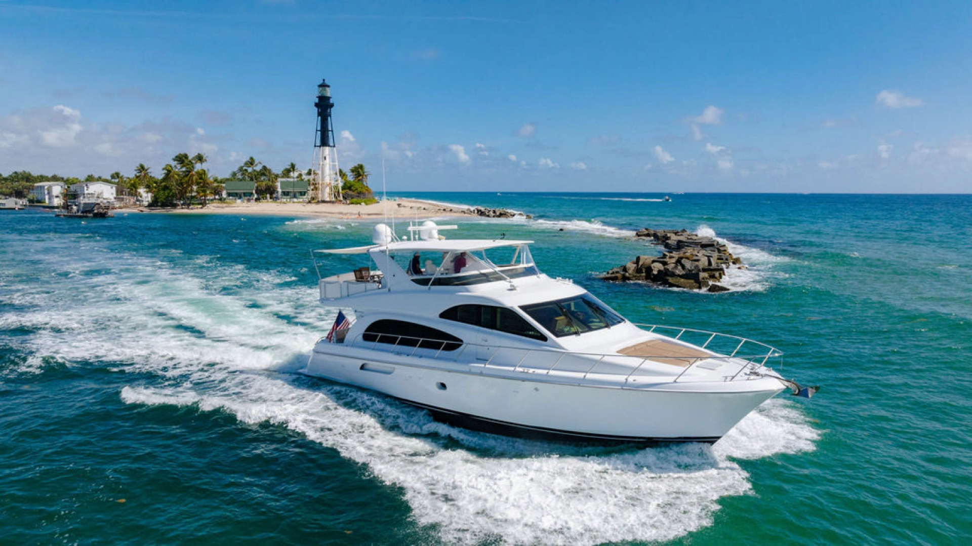 2006 64' Hatteras photo