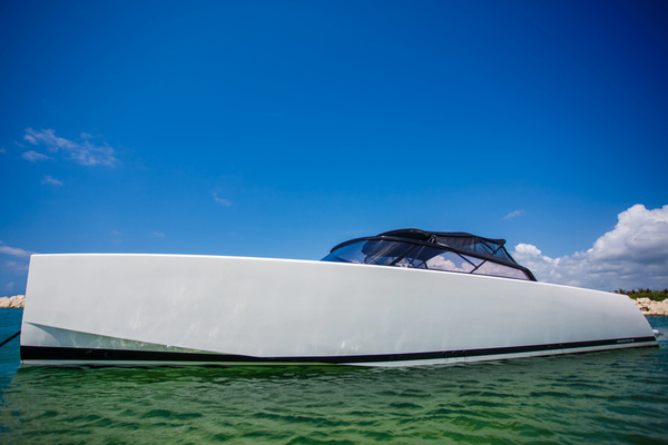 Picture Of: 2014 VanDutch 40 VANDUTCH 40