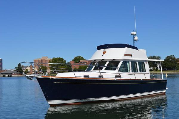 listing for 42' Sabre Flybridge Sedan Photo of DSC_1125.JPG