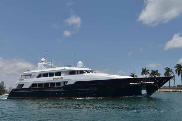 150' Trinity Yachts (USA) Semi-displacement 2000