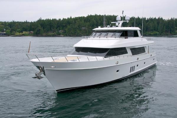 90' Skylounge Motoryacht 2012