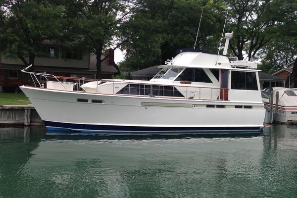 47' Chris-Craft Commander Flush Deck 2001