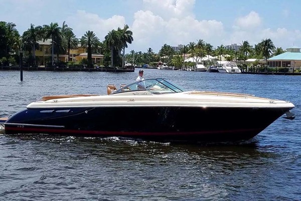 Chris-Craft La Dolce Vita Corsair 36 photo of Chris-Craft La Dolce Vita Corsair 36