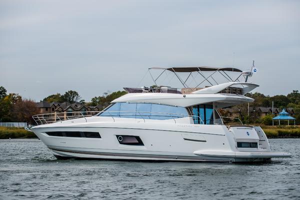 55' Prestige 550 Fly photo of 55' Prestige 550 Fly 2015