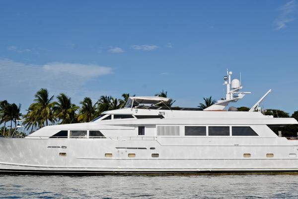 105' Broward Raised Bridge Motor Yacht 1990