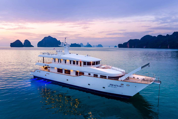 information on Custom Incat Crowther 37M Power Catamaran, Phatsara photo of 121' Custom Incat Crowther 37M Power Catamaran 2012