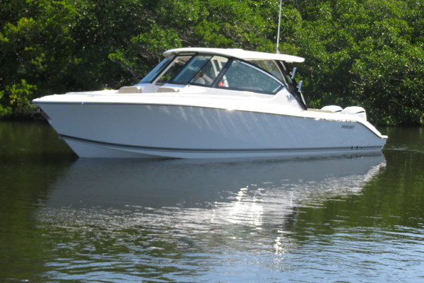31' Pursuit 295DC Photo of This 2018 29' Pursuit 295DC for Sale - SYS Yacht Sales